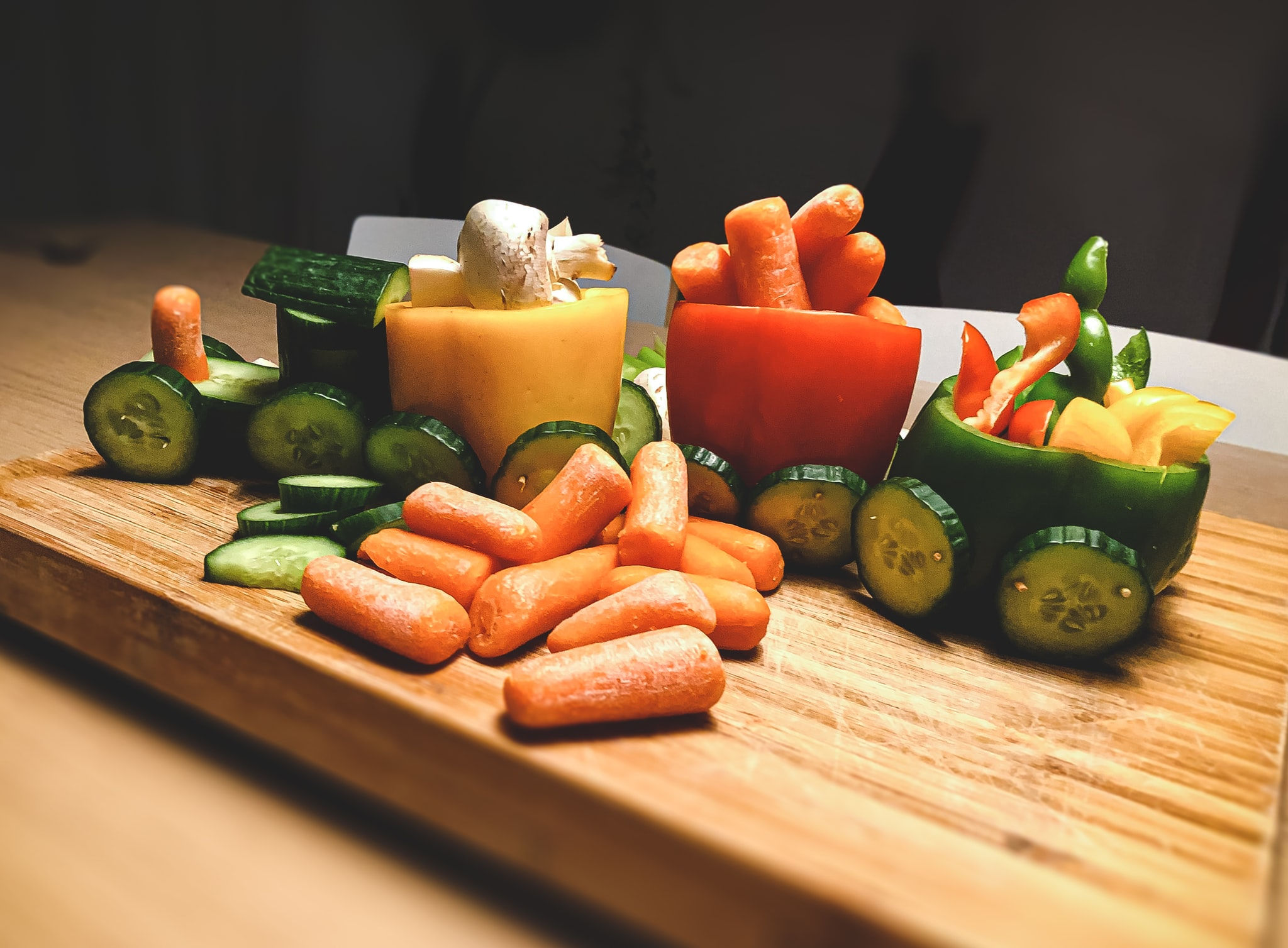 bell-pepper-train-vegetable-tray