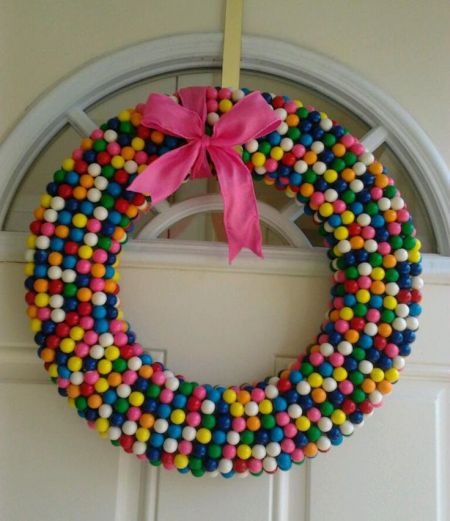 Wreath For Bubblegum Wedding Favor Table