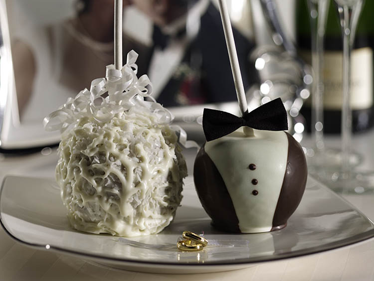 Bride And Groom Candy Apple Wedding Favors