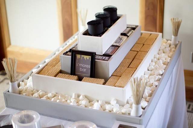 S'more Chocolate Bar Favor Station