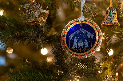 Christmas-ornaments-for-wedding-favors