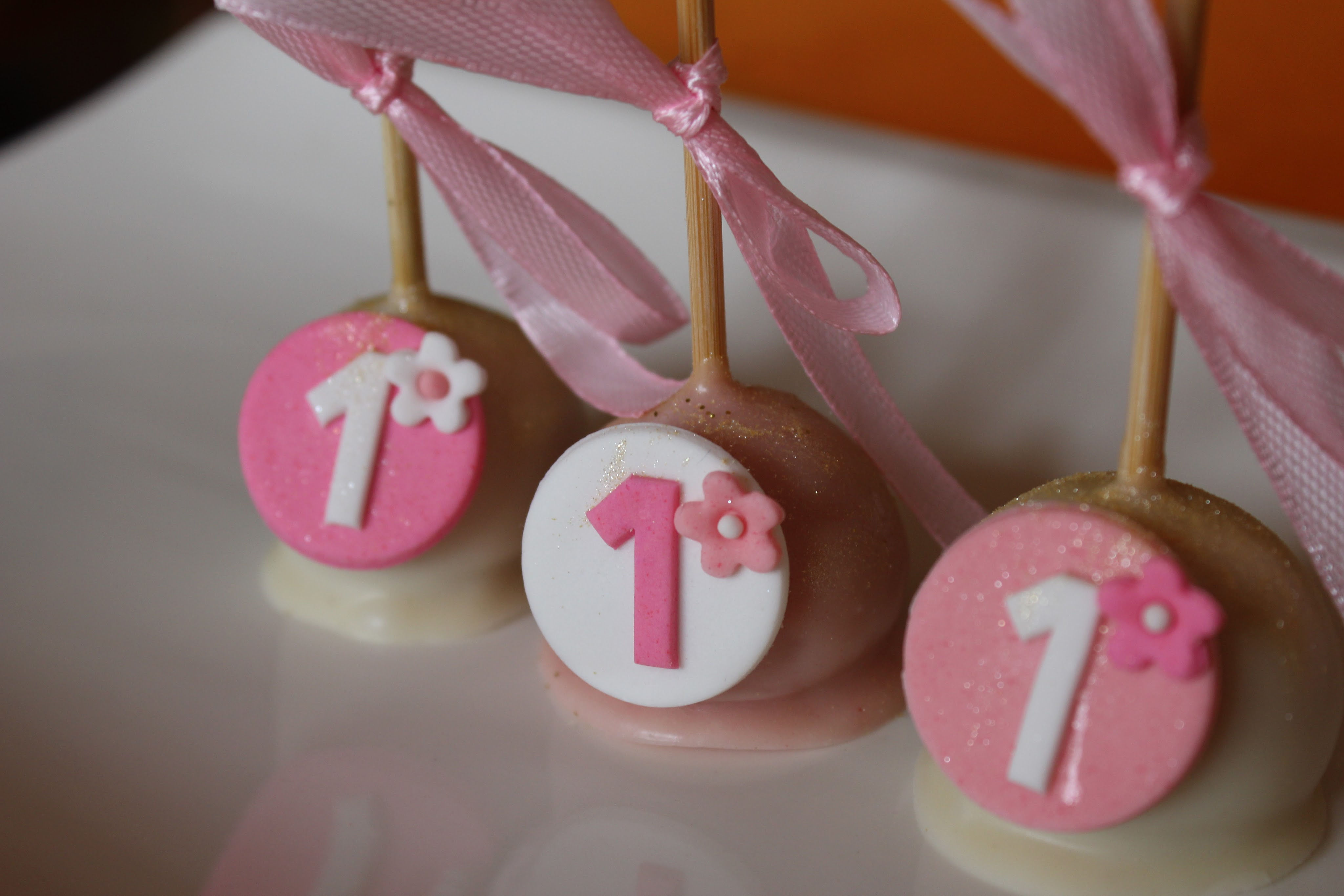 first-birthday-cake-pops