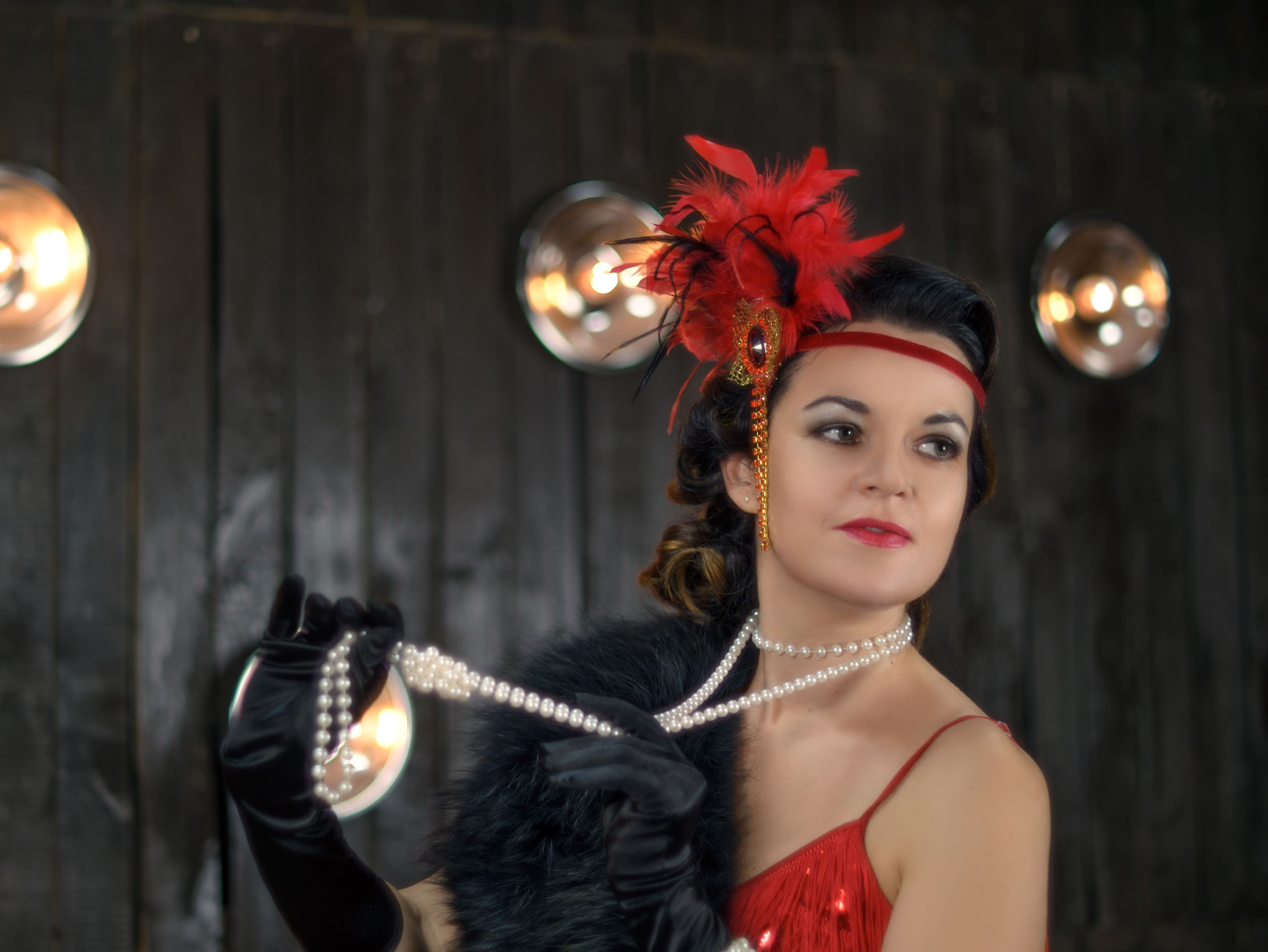 Gatsby-Party-For-50th-Birthday.  Enter into the world of the roaring 20's.  Take advantage of the music and clothes of this distinctive time.  50th birthday party ideas for women.