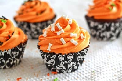 Dramatic Black And White Halloween Cupcake Ideas