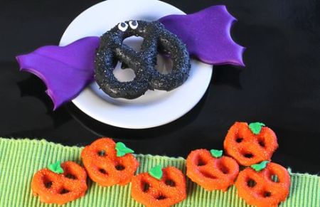 Chocolate Covered Pretzel Halloween Snacks