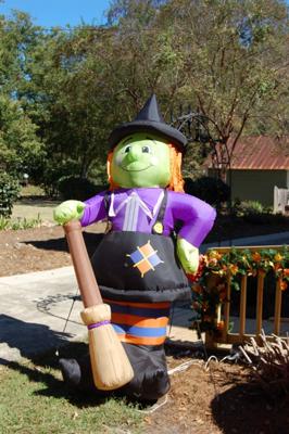Inflatable Witch Halloween Yard Decoration