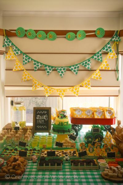 Jonhdeere de | Tractor birthday party theme, Tractor birthday party, Farm  themed birthday party