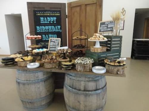 Rustic-50th-birthday-party-decoration