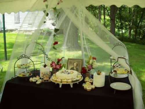 Outdoor Table Setting for 80th Birthday Cupcakes