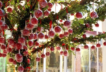 Unique Candy Apple Wedding Favor Idea
