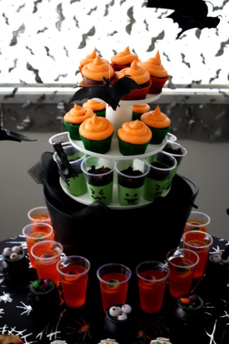 Food Station Halloween Decoration Ideas