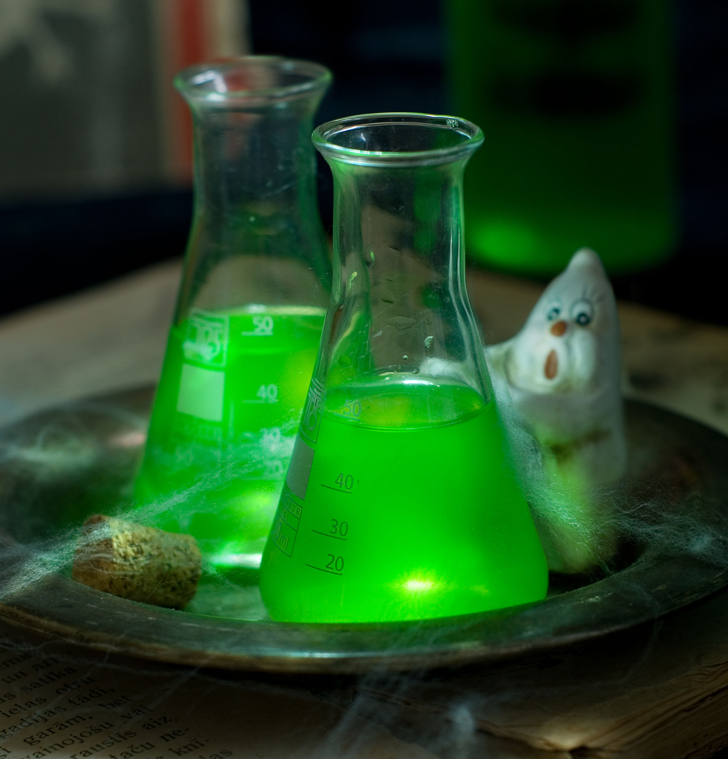glow-in-the-dark-drinks