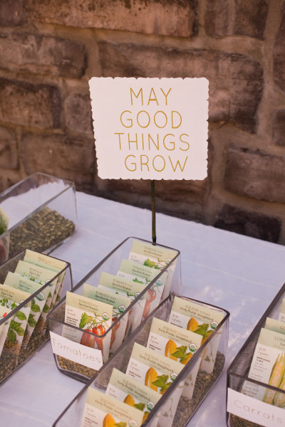 Displaying Seed Packet Wedding Favors