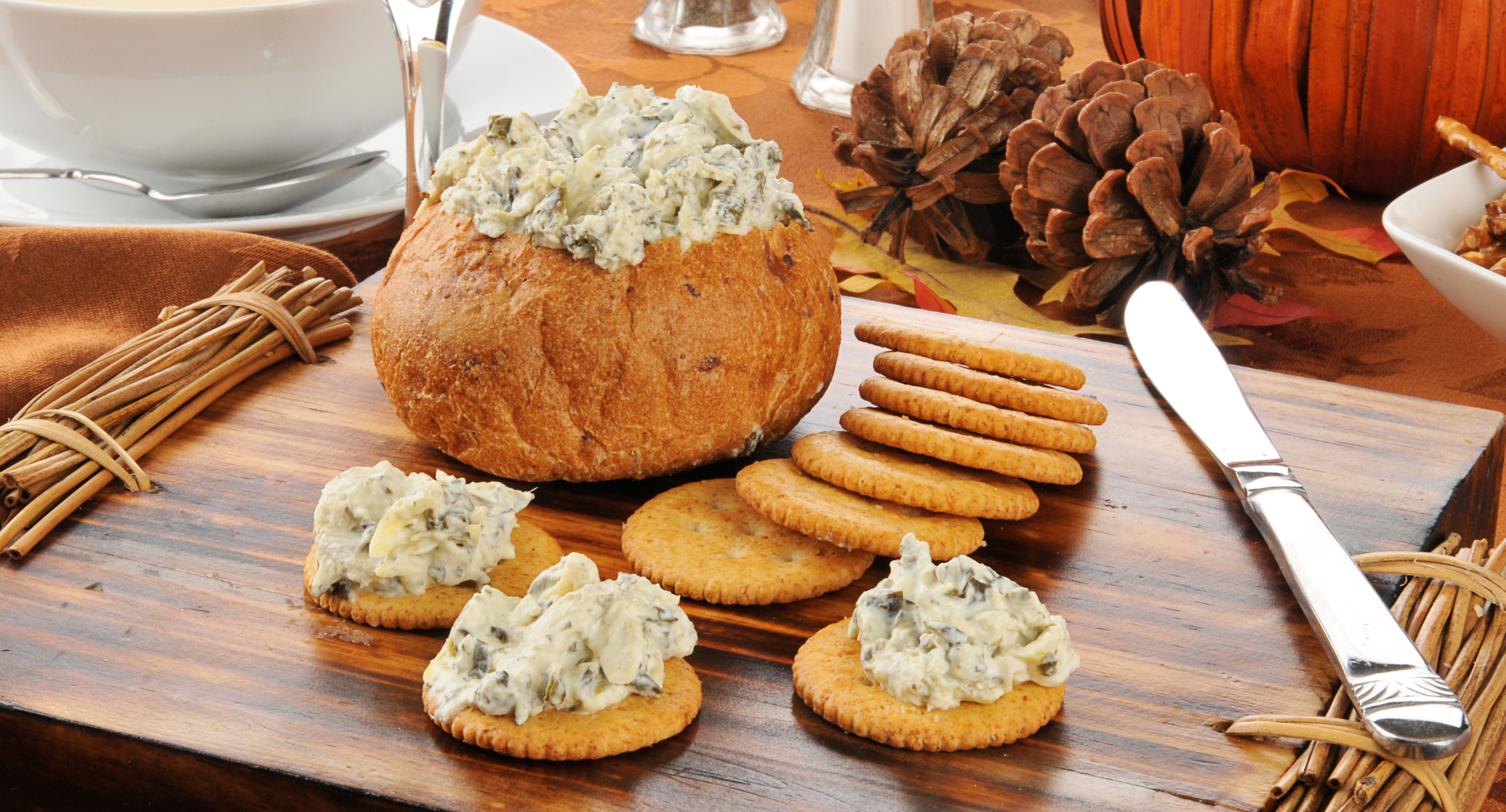 spinach-dip-in-bread-bowl